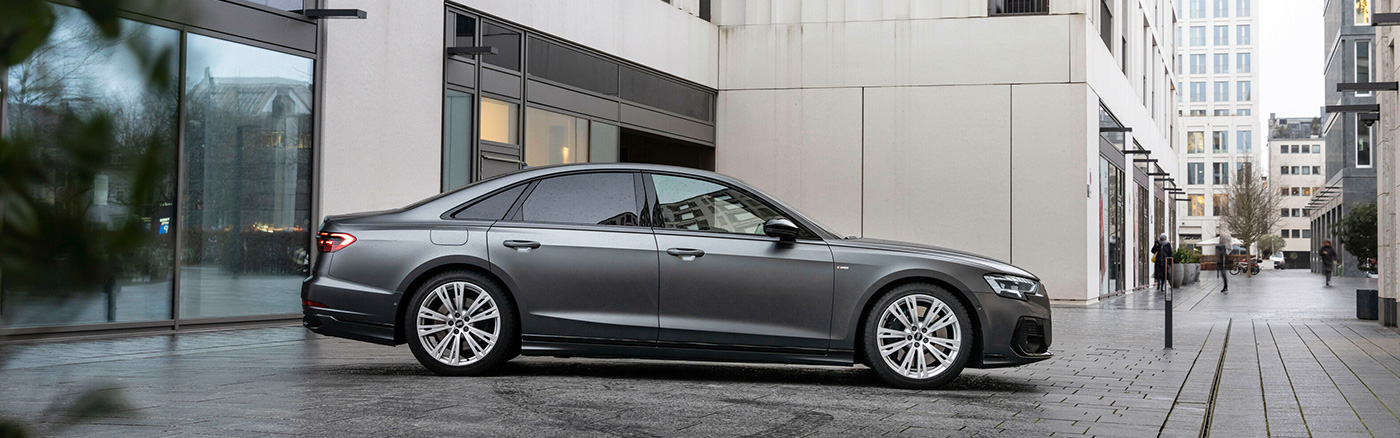 Audi A8 vue sur le flanc