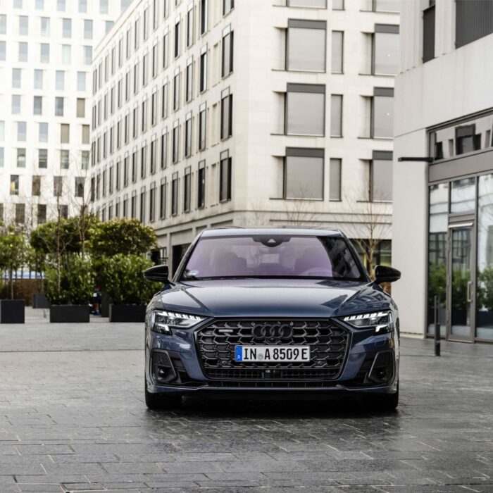 Audi A8 de face