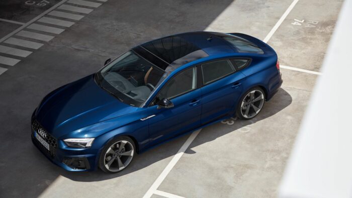 A5 sportback garée sur parking