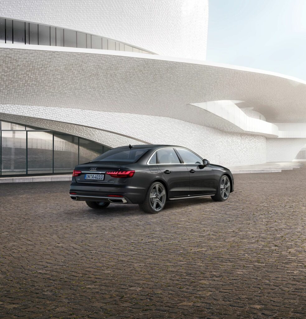 audi rent voiture Audi A4 de dos