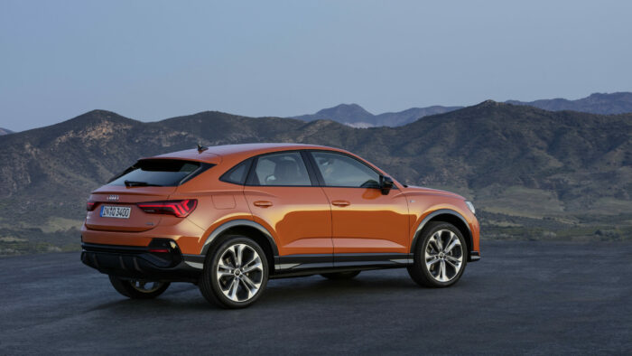 Location Audi Q3 Sportback vu de côté