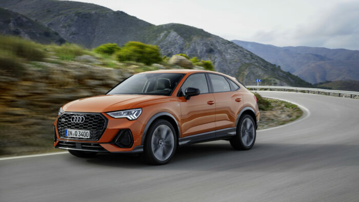 Location Audi Q3 Sportback sur route