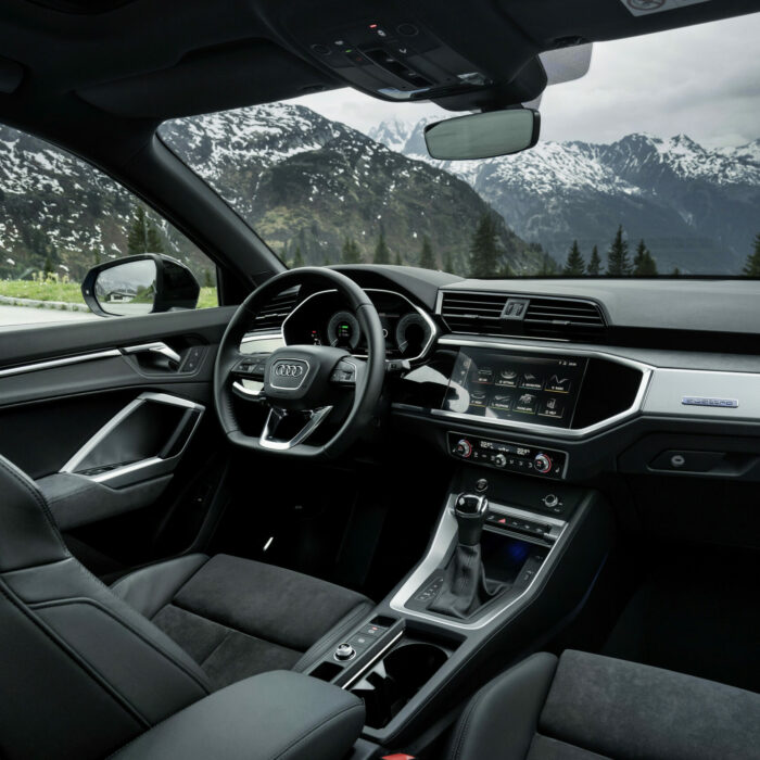 tableau de bord et interieur location audi Q3