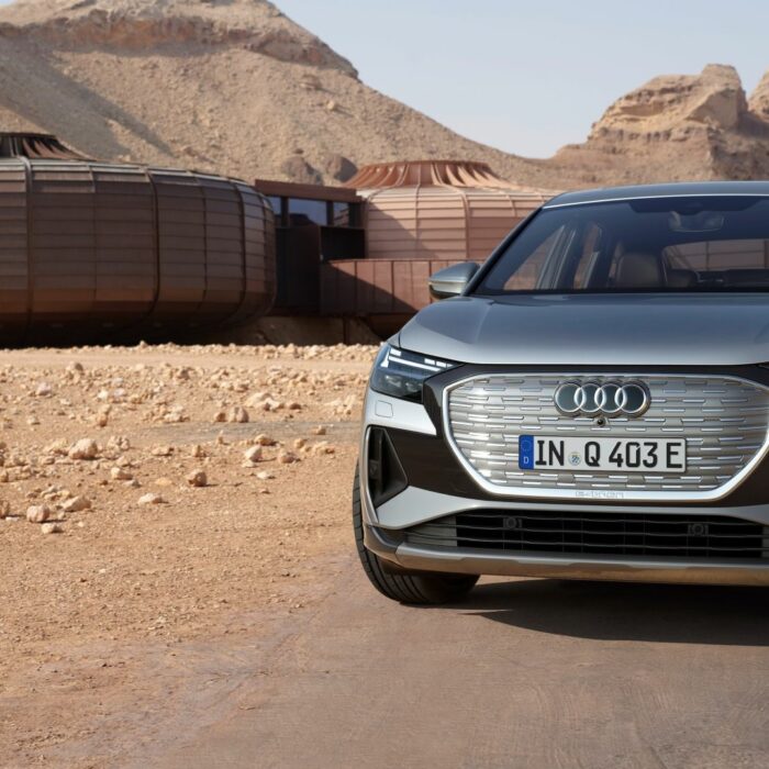 voiture_audi_garée_dans_le_désert Audi Q4 Sportback e-tron