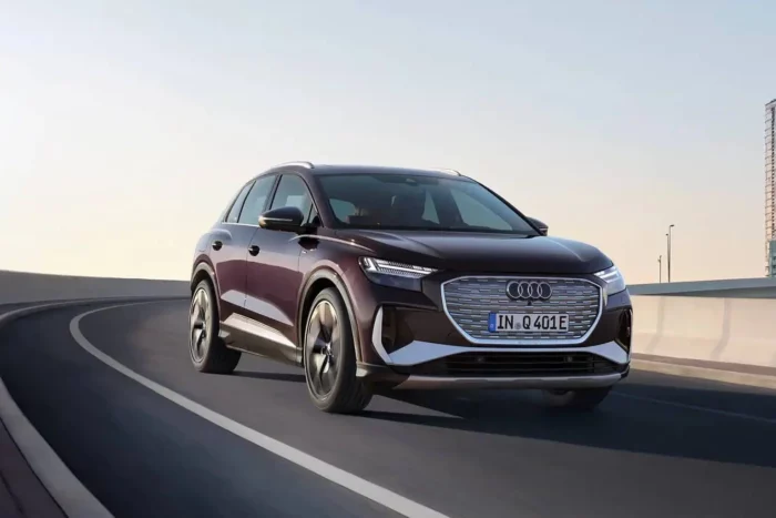 avant- audi q4 sur route